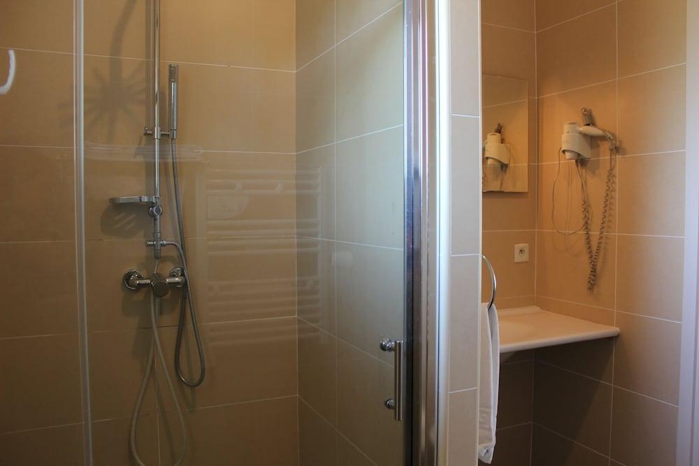 Hotel Fleur De Lys Hazebrouck Exteriör bild