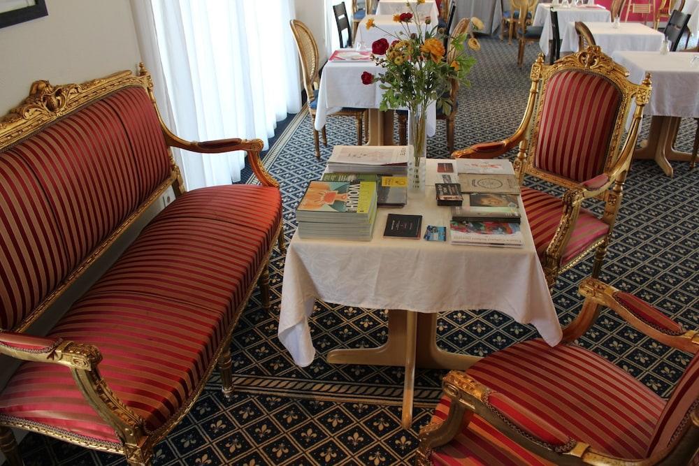 Hotel Fleur De Lys Hazebrouck Exteriör bild