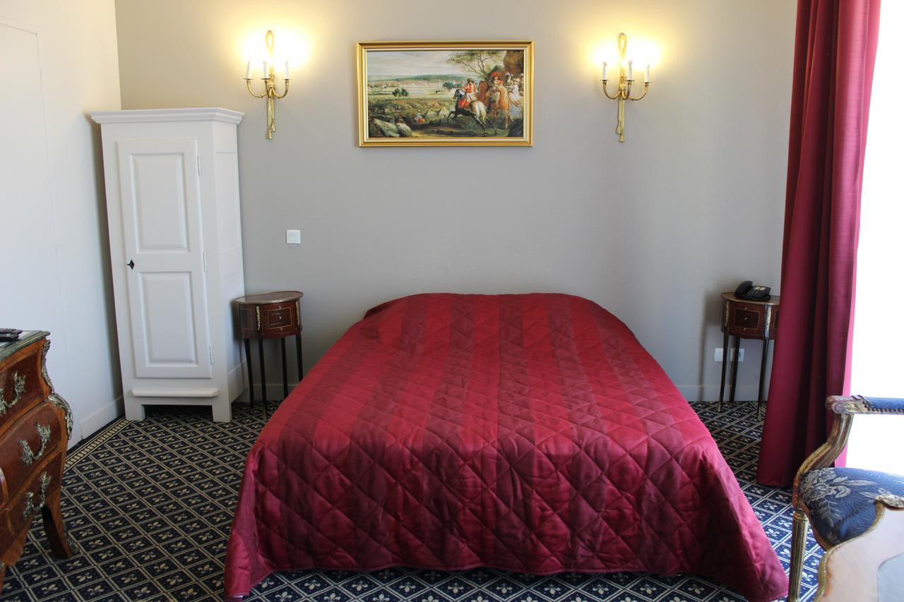 Hotel Fleur De Lys Hazebrouck Exteriör bild