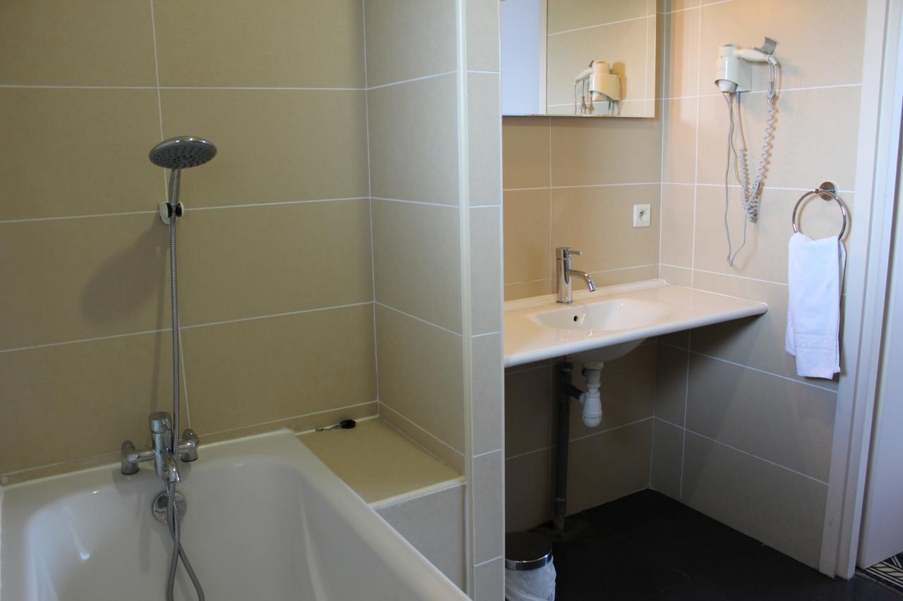 Hotel Fleur De Lys Hazebrouck Exteriör bild